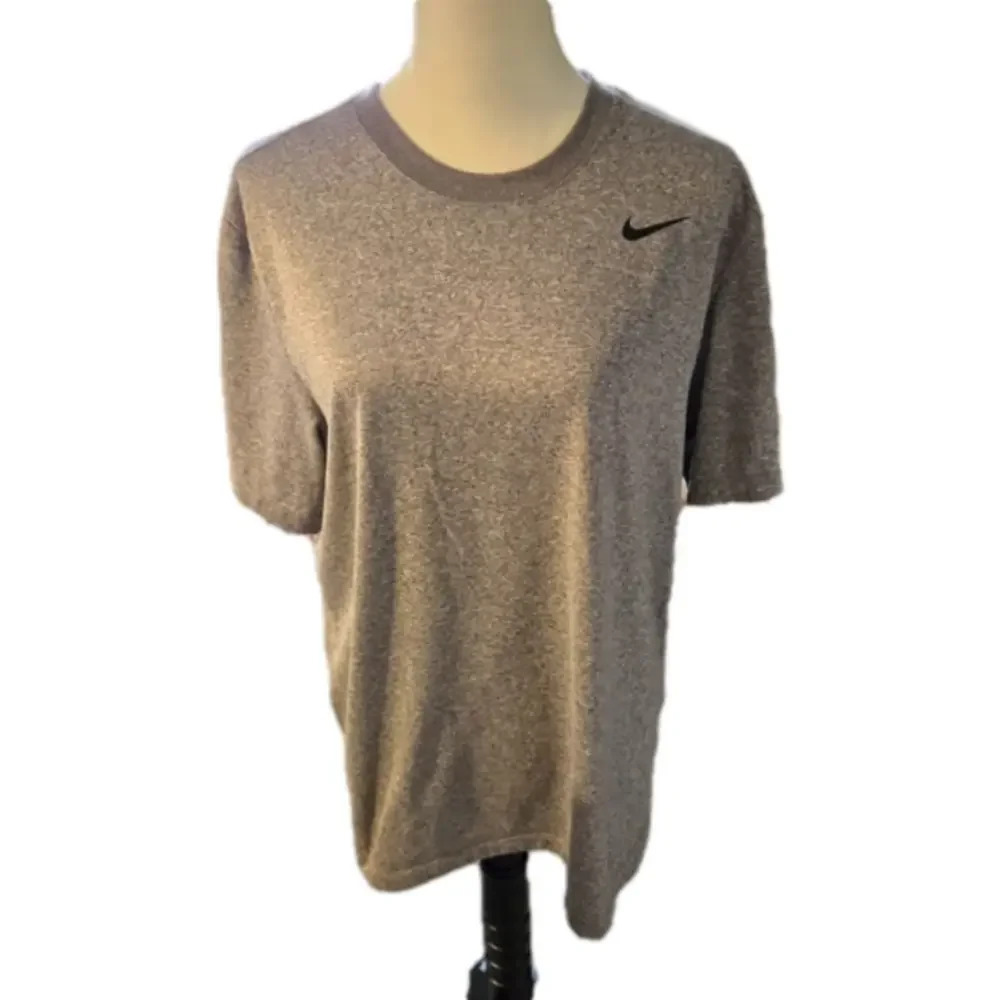 The Nike Tee color Gray size L